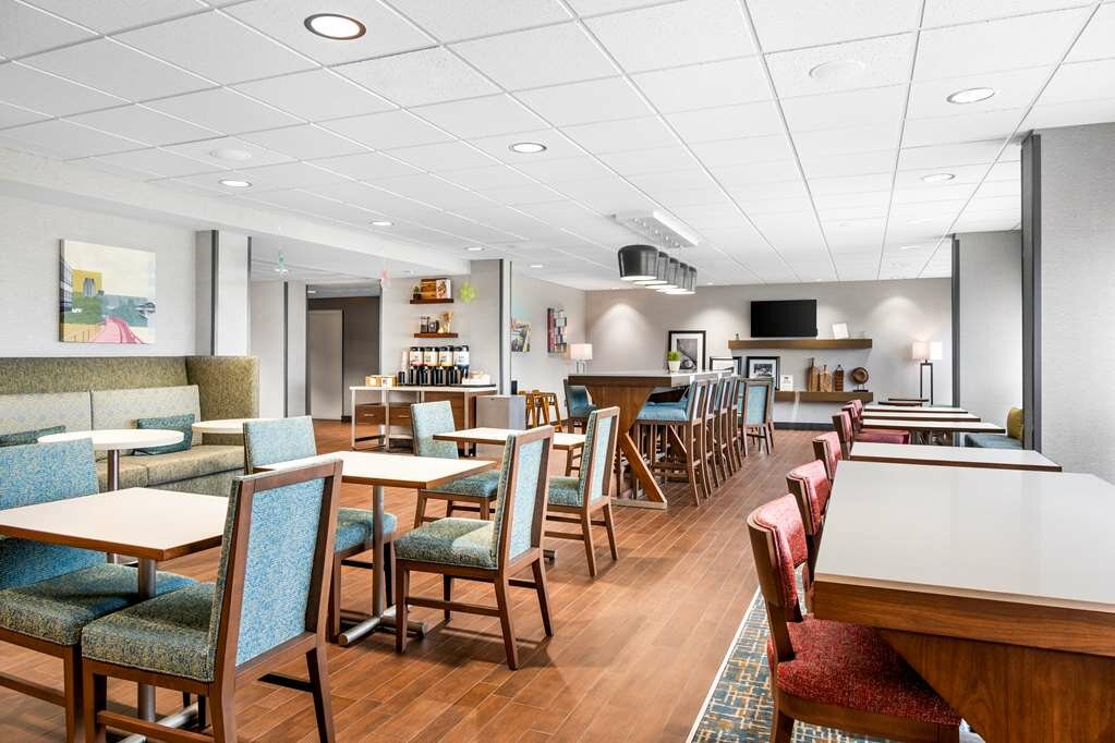 Фото Hampton Inn Grand Rapids-North