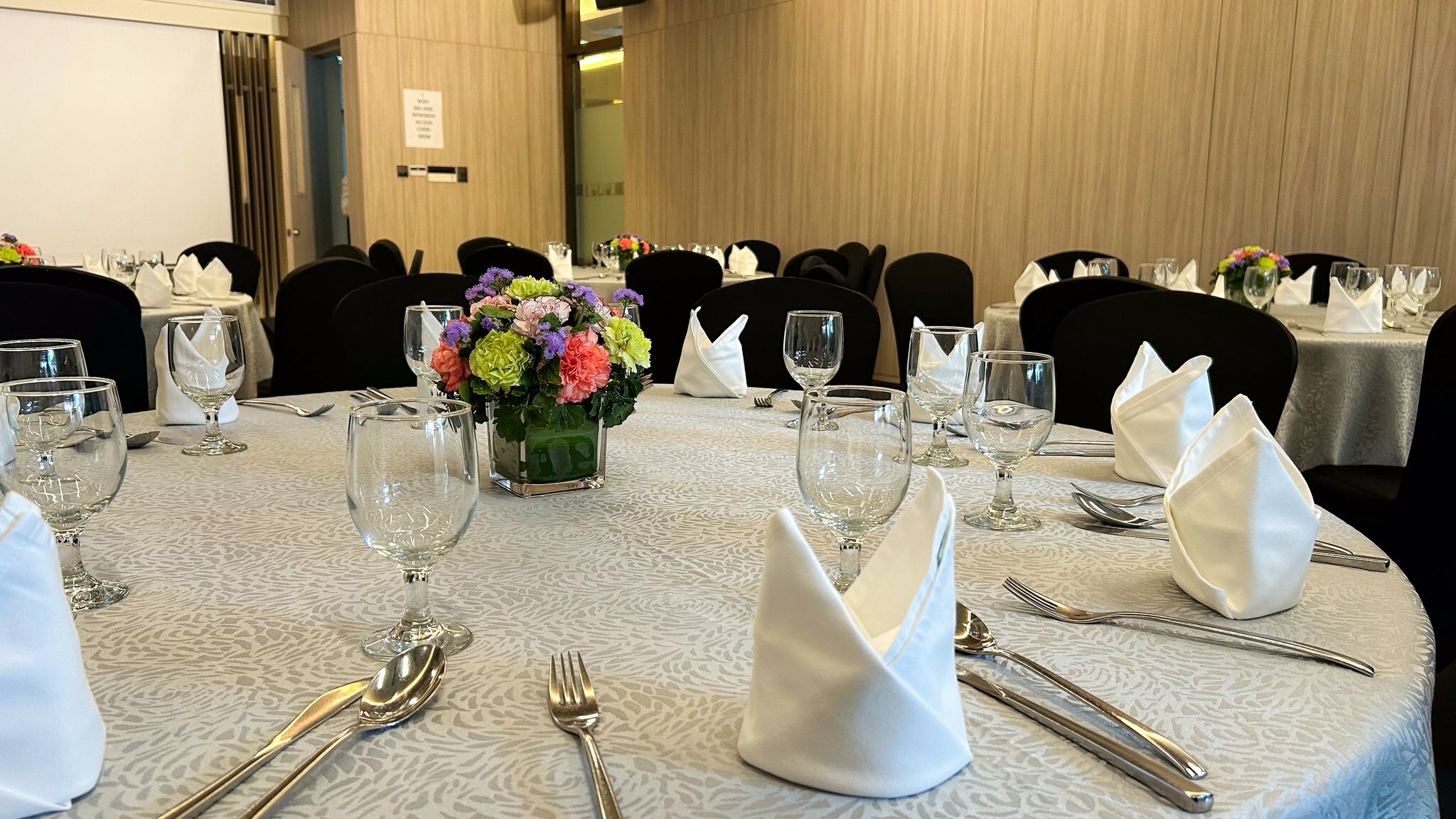 Фото Holiday Inn & Suites Makati, an Ihg Hotel