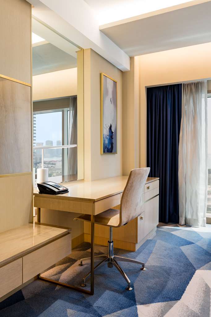 Фото The Diplomat Radisson Blu Hotel, Residence & SPA