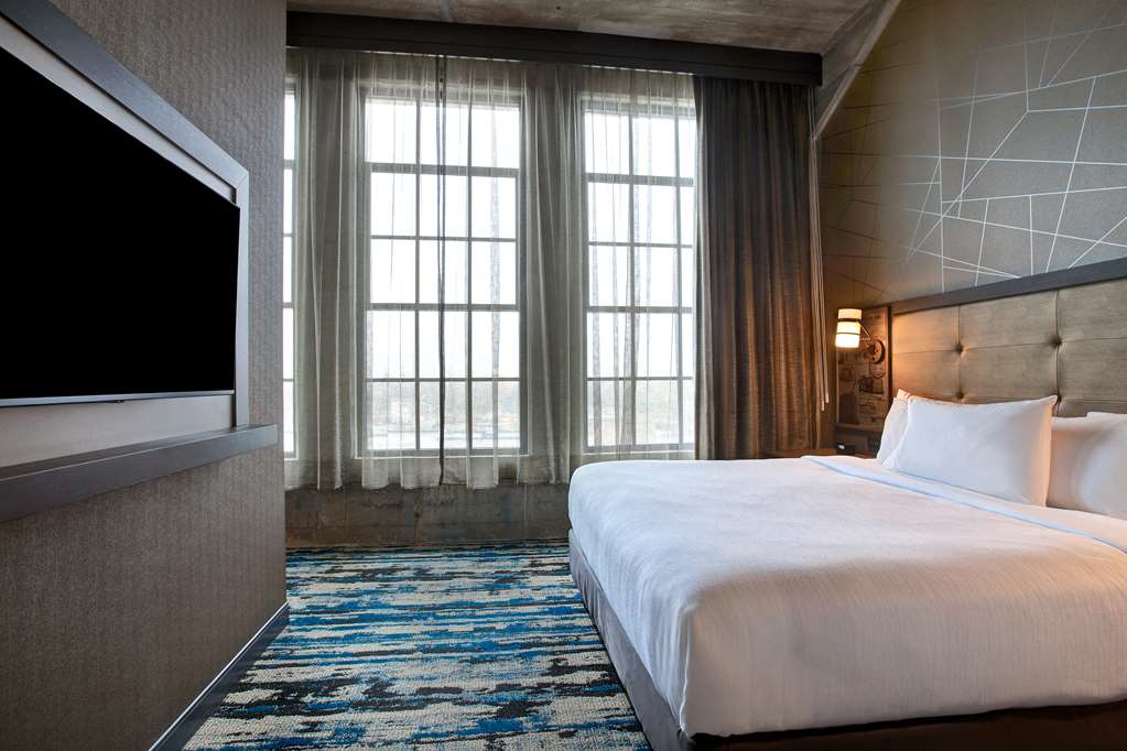 Фото Embassy Suites by Hilton Rockford Riverfront