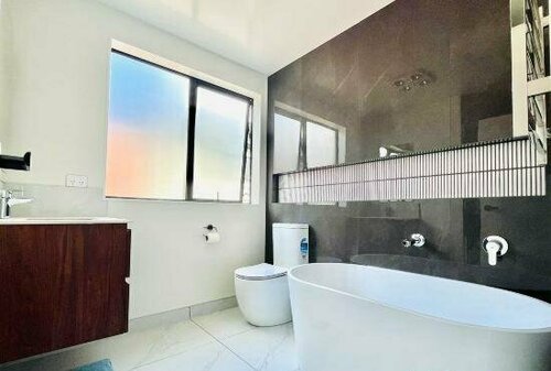 Гостиница Lovely home. Close to hospital & City center в Гамильтоне