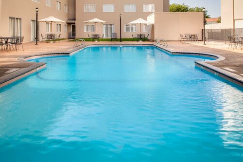 Гостиница Holiday Inn and Suites Overland Park West, an Ihg Hotel в Ленексе
