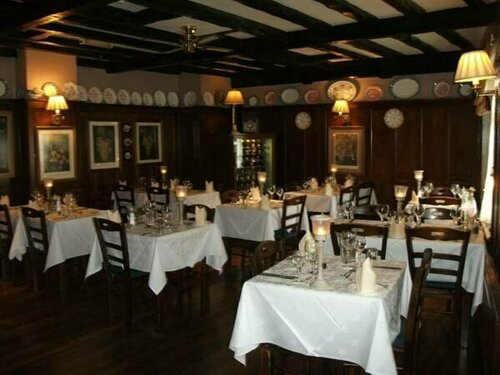 Гостиница The Queen's Head Inn and Restaurant в Конистоне