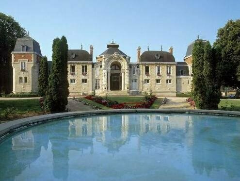 Гостиница Hôtel du Béryl в Лон-ле-Сонье