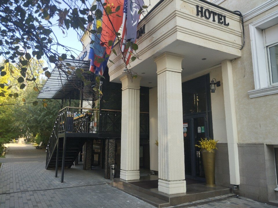 Фото Mildom Hotel