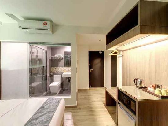 Фото Flora by Crossroads Hotel