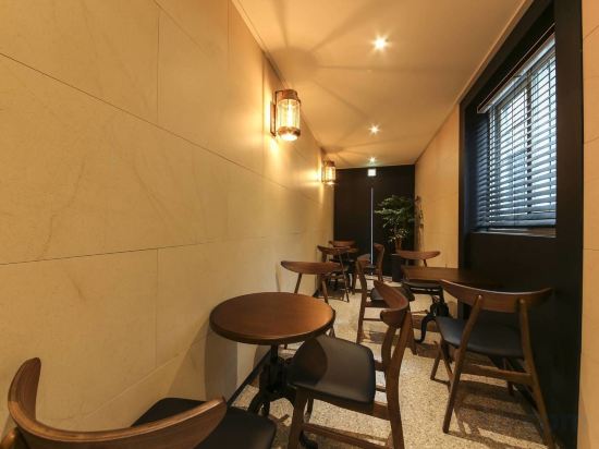 Фото Gupo Station Almond Hotel