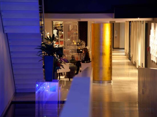 Фото The Quadrant Hotel & Suites