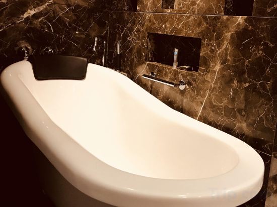 Фото Novotel Mumbai Juhu Beach Hotel