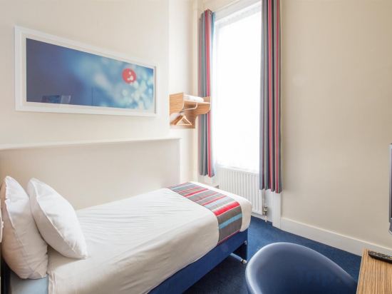 Фото Travelodge London Central Aldgate East