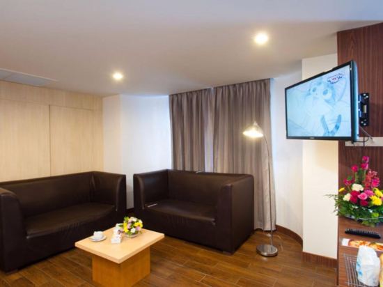 Фото Flipper Lodge Hotel