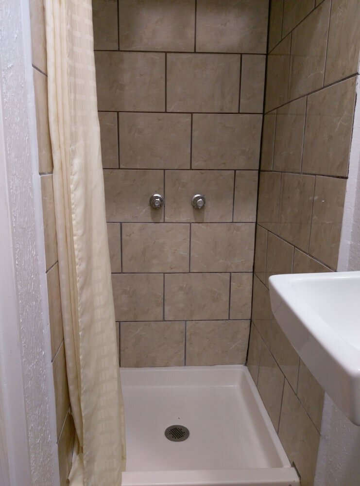 Фото Monterey Inn Hotel