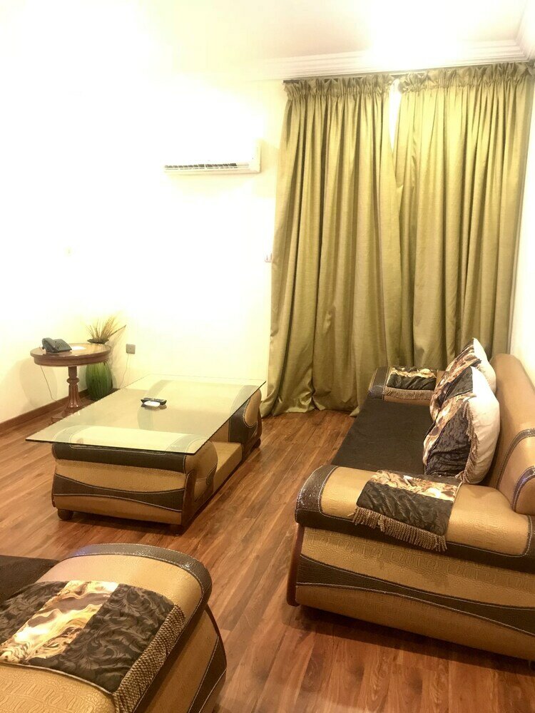 Фото Warri Wetland Hotel