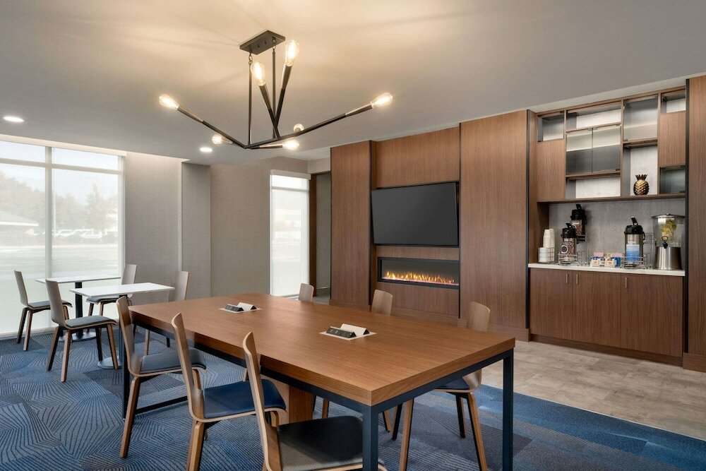 Фото La Quinta Inn & Suites by Wyndham Springfield