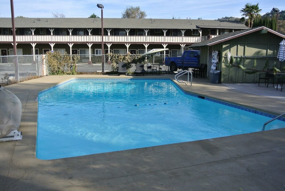 Фото Vino Inn & Suites