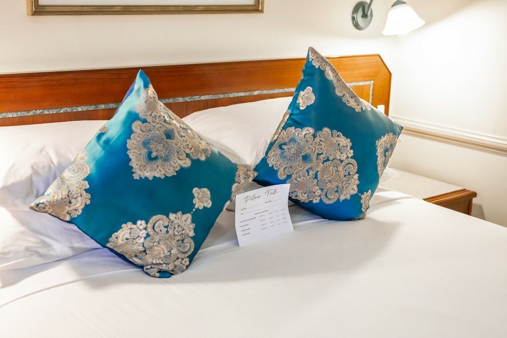 Фото Twin Towers Inn