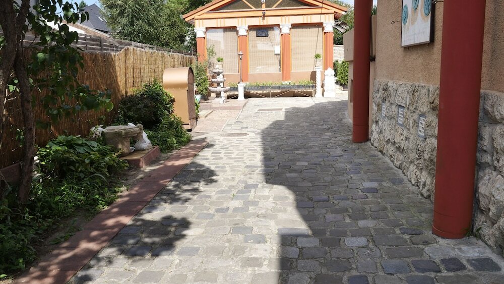 Фото Attila Hotel & Restaurant