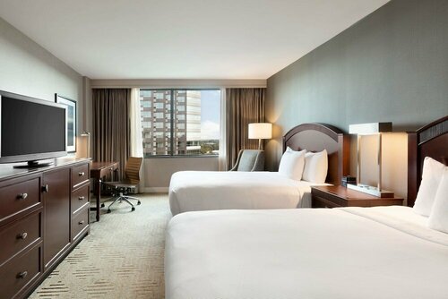 Внешний вид отеля Hilton East Brunswick Hotel & Executive Meeting Center в Ист-Брансуике Тауншипе, фото 3