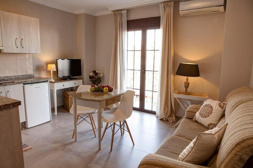 Фото Hostal Boutique Plaza Cantarero