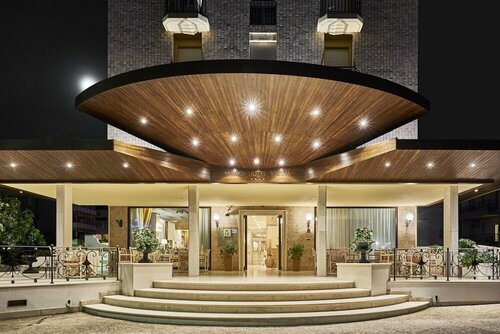 Внешний вид отеля Palace Hotel Regina в Сан-Микеле-аль-Тальйаменто, фото 4