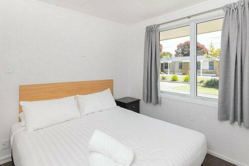 Гостиница Waikanae Beach Top 10 Holiday Park в Гисборне