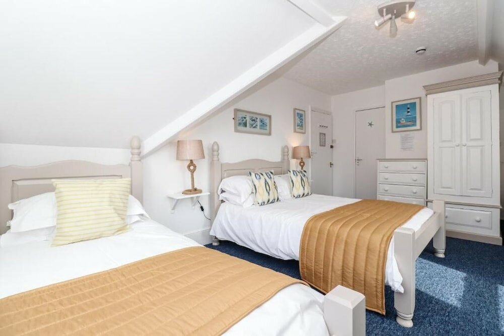 Фото The New England