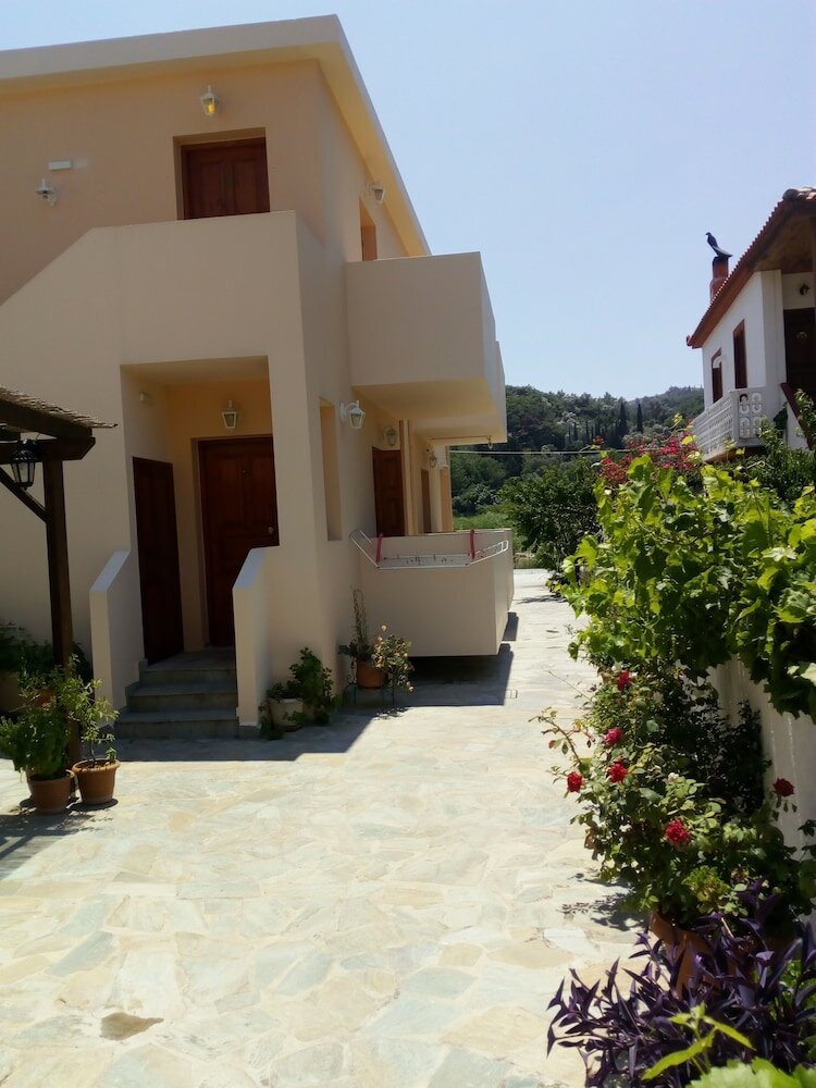 Фото Tarsanas Apartments