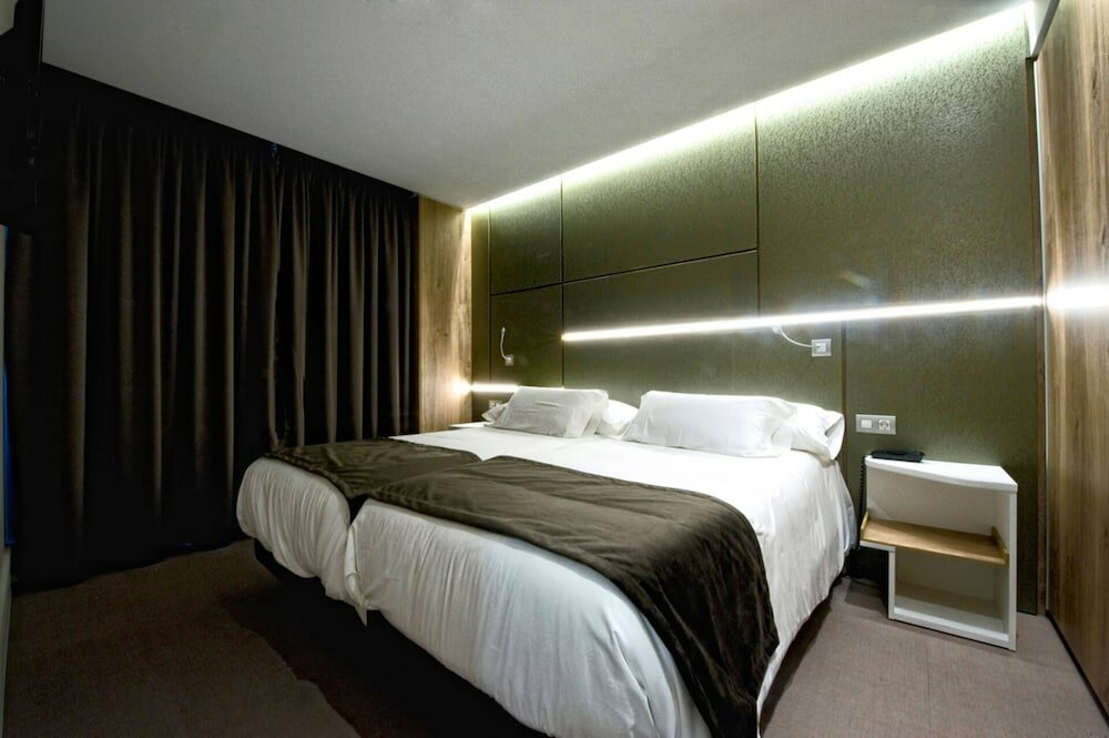 Фото Hotel SPA Ciudad de Binefar