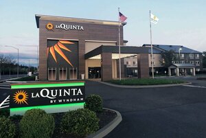 Гостиница La Quinta Inn & Suites by Wyndham Springfield