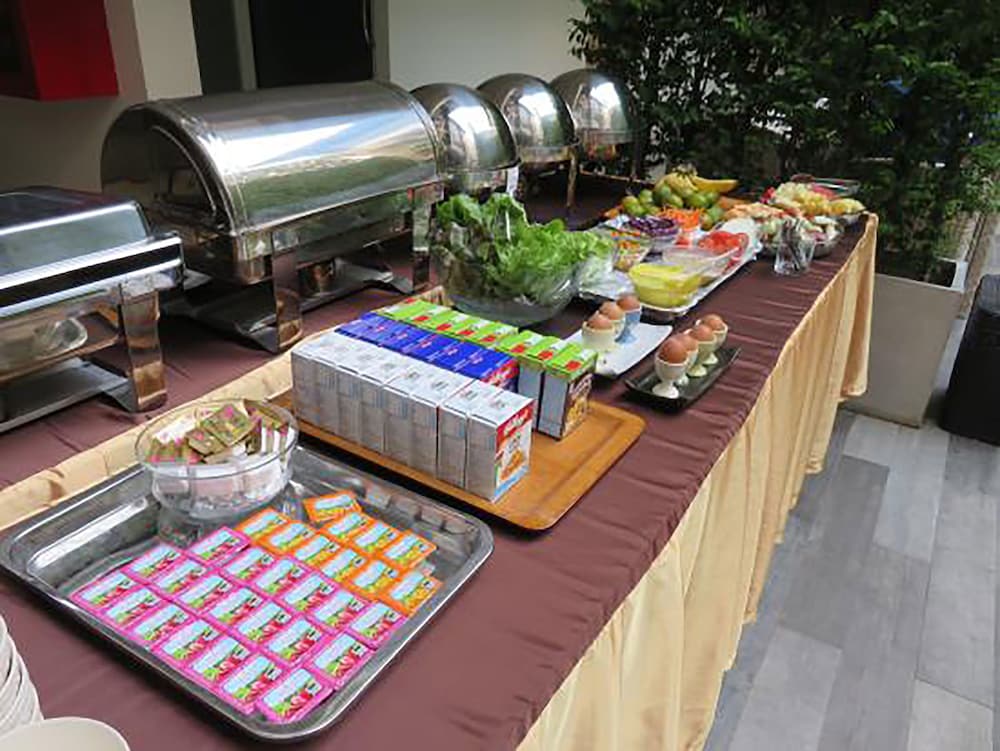 Фото Moon Dragon Hotel