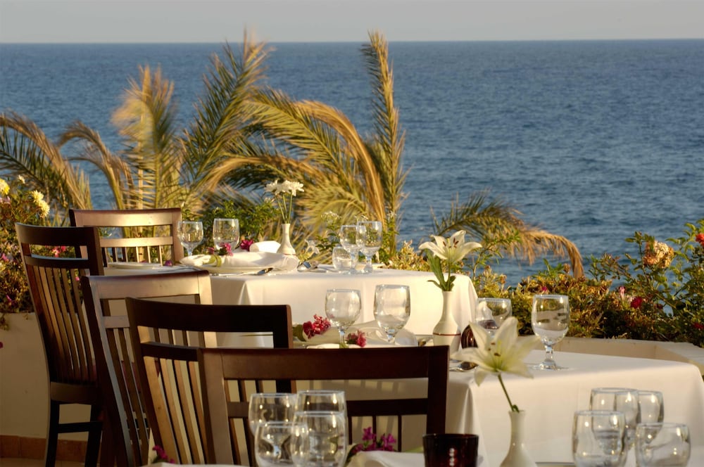 Фото Constantinou Bros Athena Royal Beach Hotel