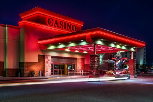 Внешний вид отеля Deerfoot Inn and Casino в Калгарях, фото 2