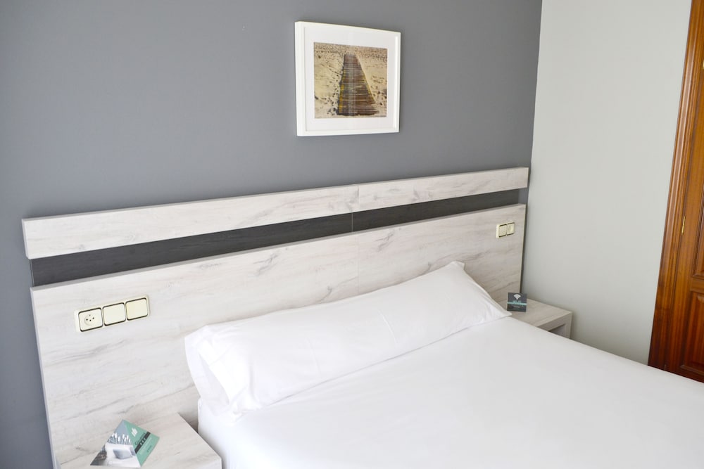 Фото Hostal Alda Puerta Coruña