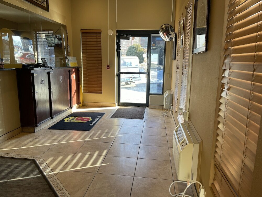 Фото Super 8 by Wyndham Bismarck