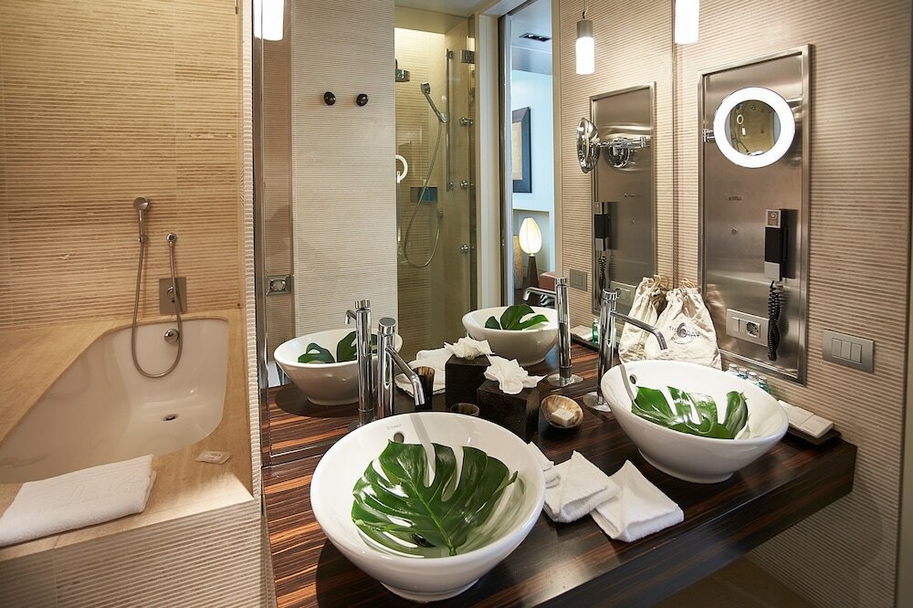 Фото Sina The Gray