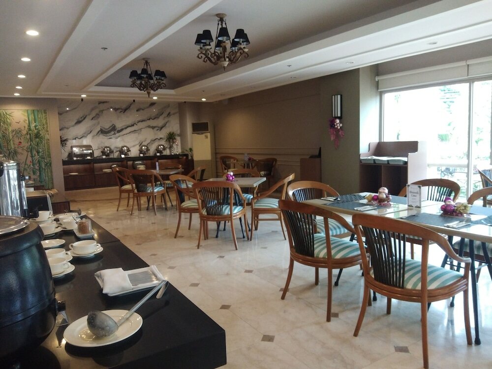 Фото The Mansion