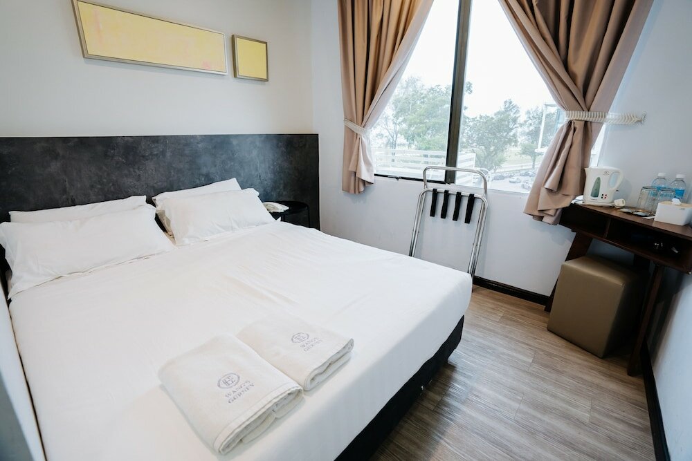 Фото Wang's Hotel Gurney Drive