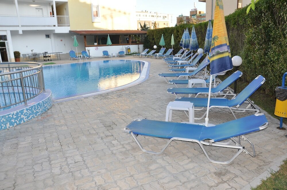 Фото Hotel BelleVille