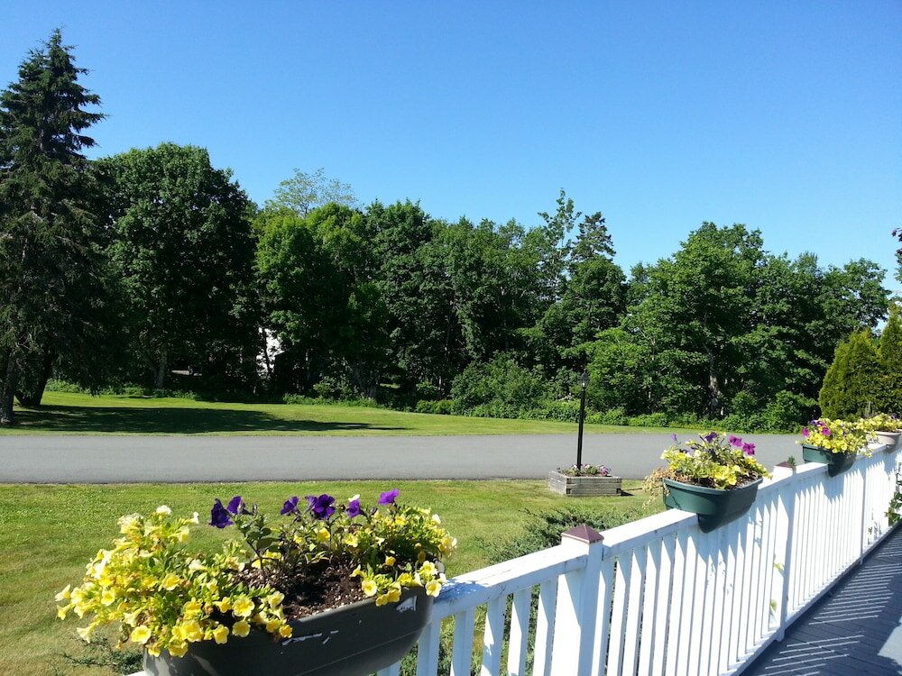 Фото Granite Town Hotel