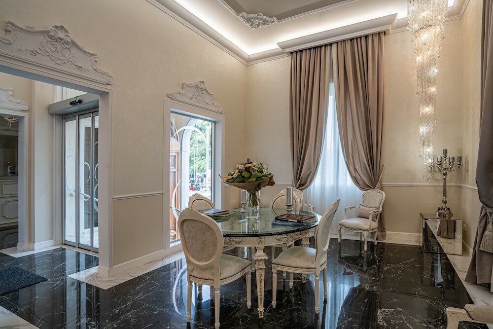 Фото The Moon Boutique Hotel