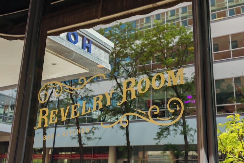 Фото Renaissance Des Moines Savery Hotel