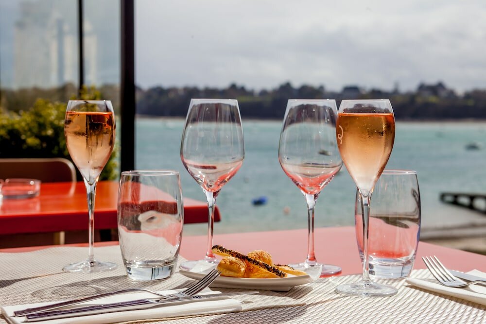 Фото Hotel De La Vallee