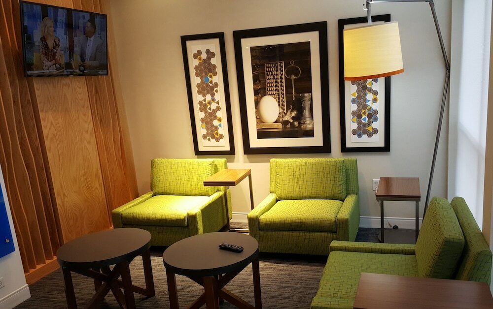 Фото Holiday Inn Express & Suites Toledo West, an Ihg Hotel