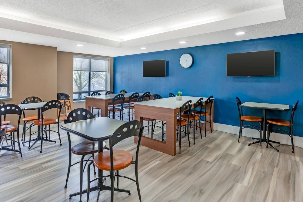 Фото Quality Suites Whitby