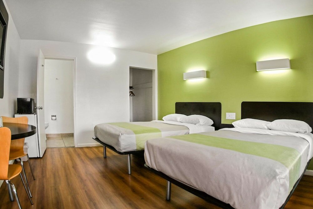 Фото Motel 6 Visalia, Ca