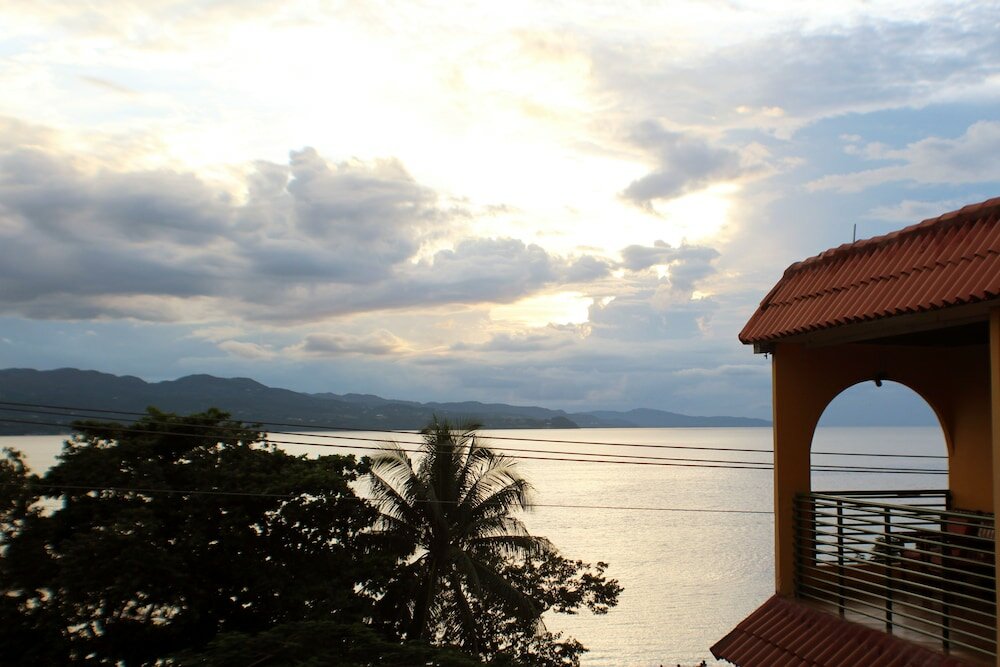 Фото Altamont West Hotel