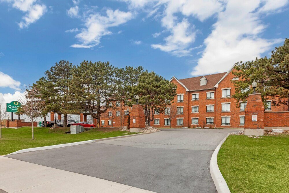 Фото Quality Suites Whitby