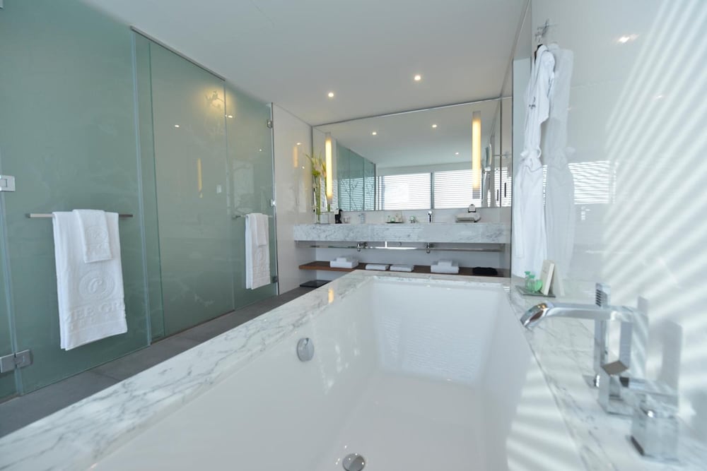 Фото Ramee Grand Hotel and Spa