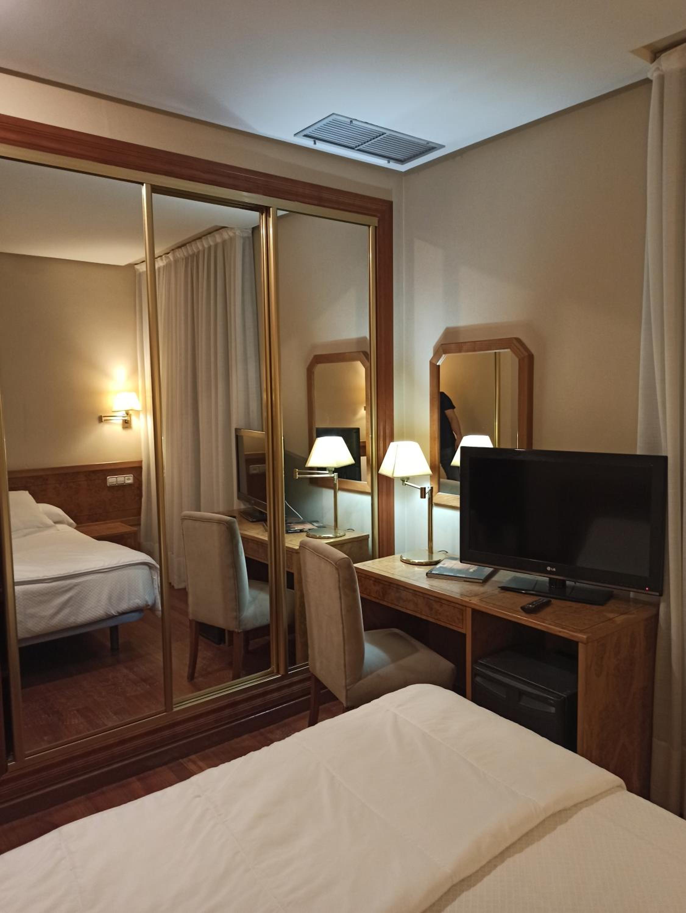 Фото Hotel SPA Paris