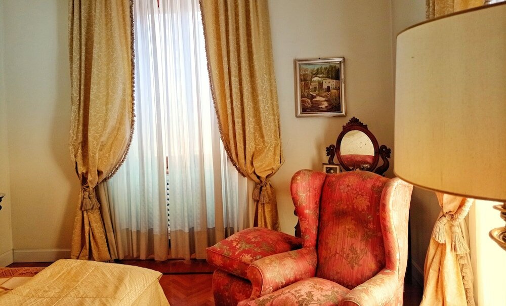 Фото Roman Holidays Boutique